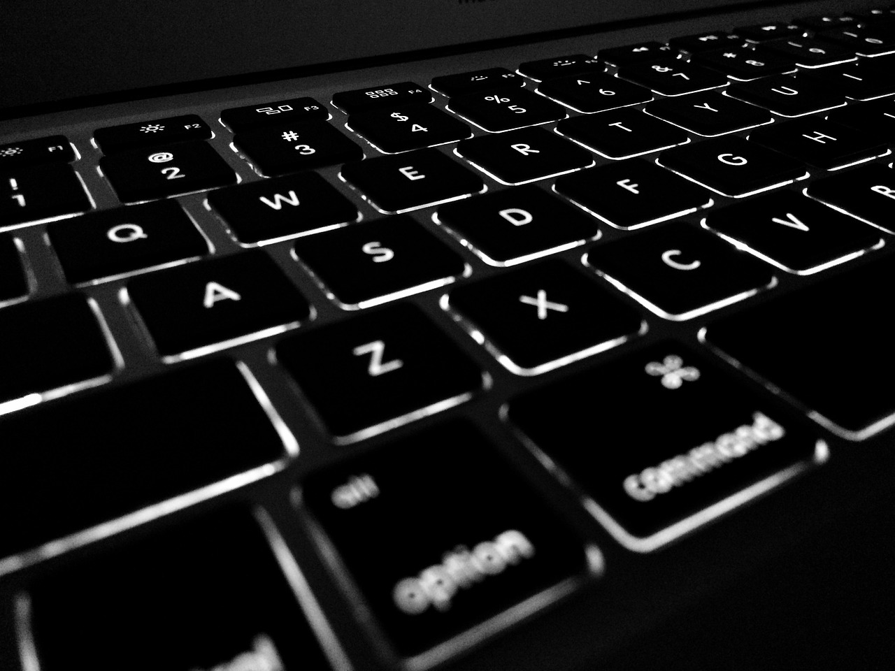 Cum să pornești iluminarea de fundal a tastaturii pe un laptop?